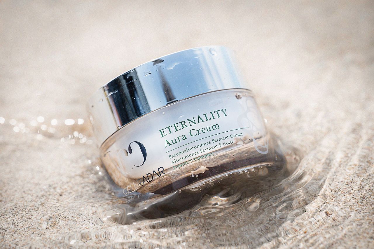 056cfc39-b4f7-4586-8481-f357df55476b کرم مرطوب کننده و جوانساز 50 میل سلرادار